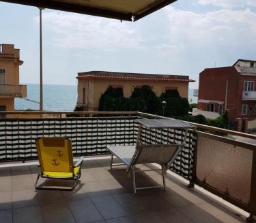 Ardea Apartment | Fronte mare con grande terrazzo spiaggia sotto casa - WiFi