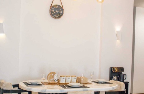 Ngara West Apartment | 🌇 Fully Serviced 1-Bedroom Apartment at Riverbank, Two Rivers – Nairobi