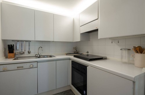 Castello Apartment | Garden Apartment - sleeps 2 guests in 1 bedroom
