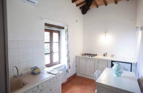 Bagnaia Cottage | Geraneo 1 - comfortable apartment on the second floor