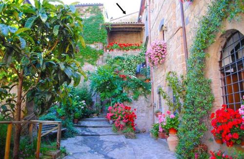 Civita di Bagnoregio House | Gerani Rossi