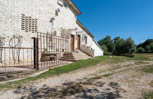Bibbiena Apartment | Ghibellina Room at La Campana d'Oro in the Heart of Casentino