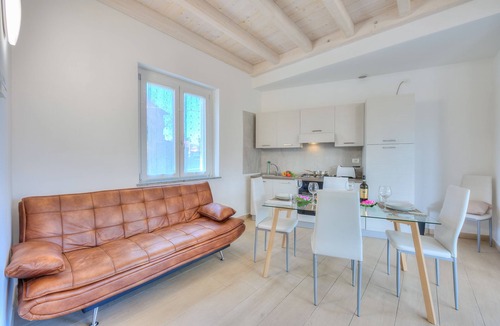 Arolo Apartment | Golden Terrace Leggiuno 2BR/2BA Walk to the Lake, Leggiuno, Italy