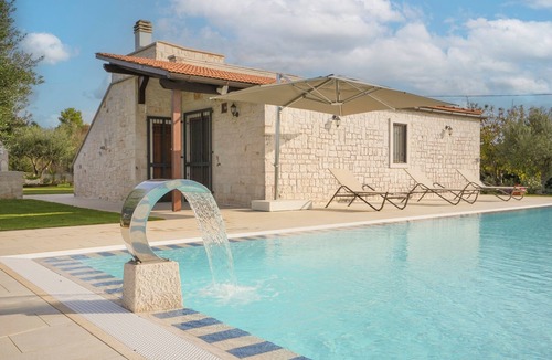 Castellana Grotte Villa | Gorgeous Countryside Villa with Infinity Pool
