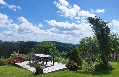 Grainet Apartment | ‘Grabmeier - Nummer 1’ holiday flat with mountain views, private terrace and Wi-Fi