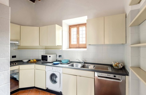Rione VIII Sant'Eustachio Apartment | Grand Roman Apartment Beside the Pantheon