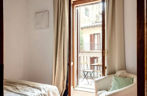 Rione VIII Sant'Eustachio Apartment | Grand Roman Apartment Beside the Pantheon