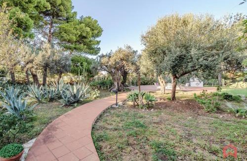 Terrasini Villa | Grande e Luminosa Villa con Piscina vicino al Mare