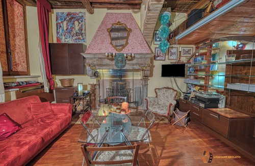Spoleto Apartment | GrandTourSuiteHome, Spoleto, romantic comfort apartment in historic center
