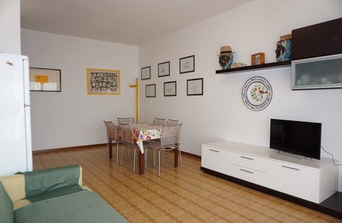 Porto Santa Margherita Apartment | Great flat with shared pool for six guests-Beahost
