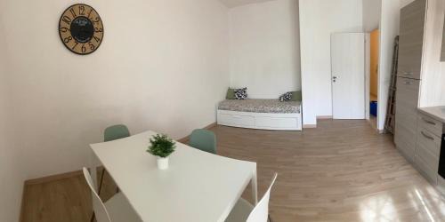 Isola Sacra Apartment | Green house 2