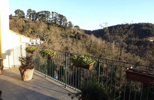 Scansano Apartment | Ground floor apartment with terrace in town centre