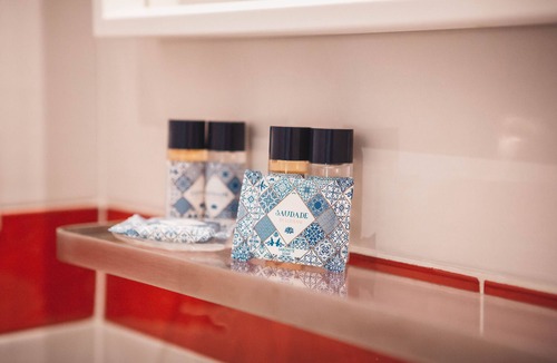 Civitavecchia Bed & Breakfast | Guest House Colors - Rosso Corallo (Doppia Del.