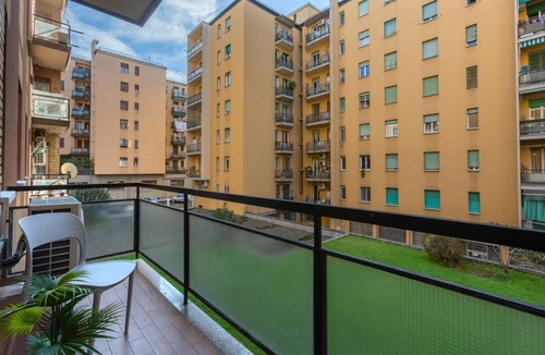 San Donato Apartment | GuestHost - Apartment located on the first floor of a building with a lift.In 75 square meters of space, it comfortably accommodates 6 people with two double bedrooms and a sofa bed in the living room.Connected with the city center and with all points of
