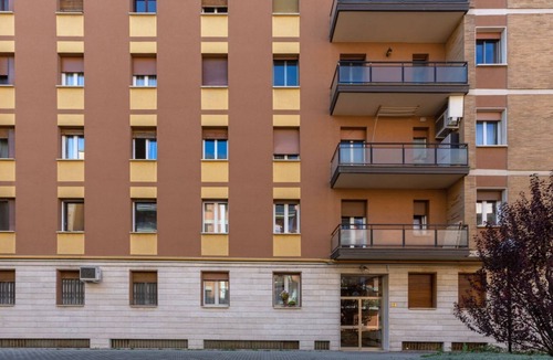 San Donato Apartment | GuestHost - Apartment located on the first floor of a building with a lift.In 75 square meters of space, it comfortably accommodates 6 people with two double bedrooms and a sofa bed in the living room.Connected with the city center and with all points of