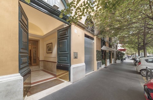 Rione XVI Ludovisi Apartment | GuestHost - Approximately 80 m2 apartment located on the third floor of a characteristic period building with lift (not suitable for the disabled).Our accommodation can comfortably accommodate up to 6 people.It is the ideal solution for those who travel