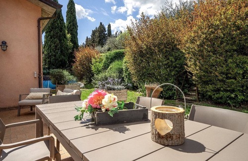 Perugia Apartment | GuestHost - Beautiful apartment located in a shared villa, equipped with all the comforts to accomodate up to 4 people, including a large patio equipped to enjoy unmissable moments of relaxation. The accommodation is furnished with great taste and boasts