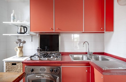 Polignano a Mare Villa | GuestHost - Charming villa of 75 square meters, ideal for hosting up to 4 people, with a garden, a large outdoor patio of 25 square meters and private reserved parking.Located in a strategic position, very close to the sea, the ring roads and the port, i