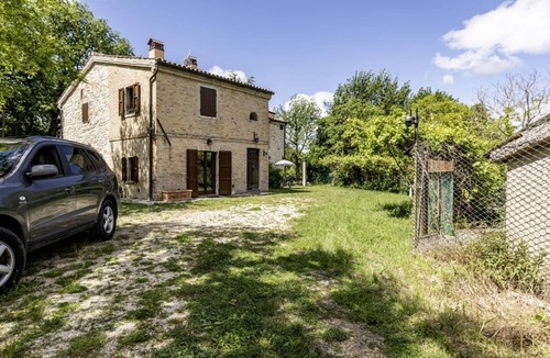 Calmazzo Apartment | GuestHost - Charming independent farmhouse of about 100 sqm, perfect for 4 people, structured on two levels (second floor accessible by stairs).The property is a Rustico dating back to the 19th century, completely renovated, and is located in the heart o