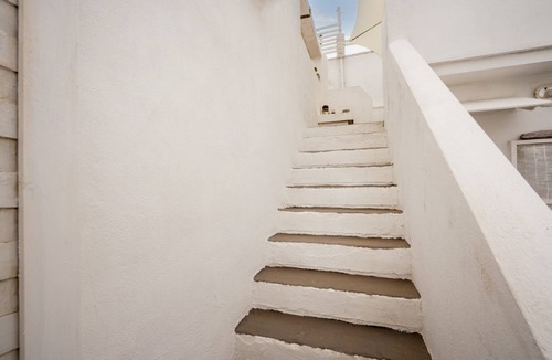 Castellana Grotte Apartment | GuestHost - Comfortable room for 3 people with private bathroom and balcony, located in a period building a short distance from the center of Castellana Grotte, reachable in few minutes on foot, but far from chaos and crowding. The accommodation boasts a