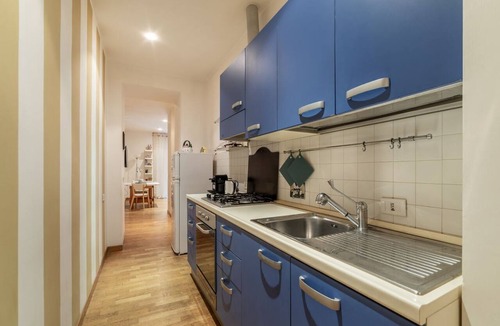 Testaccio Apartment | GuestHost - Comfortable apartment located on the first mezzanine floor of a period building, with a total of six floors, the lift starts from this floor, for which it is necessary to go up the stairs.In 40 m2 of space it hosts 2 people in a single open s