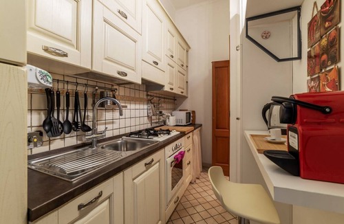 Rione XVIII Castro Pretorio Apartment | GuestHost - Comfortable apartment located on the second floor, of four in total, of a building without lift.In 40 m2 of space it accommodates four people with a double bedroom on the mezzanine and a foldaway double bed in the living room.It is located 70