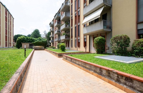 Padova Apartment | GuestHost - Cozy 40 sqm studio apartment, accommodating up to 4 guests, located on the first floor of a building with an elevator.The accommodation is in a quiet residential neighborhood, 800 meters from the Central Hospital (a 10-minute walk) and within