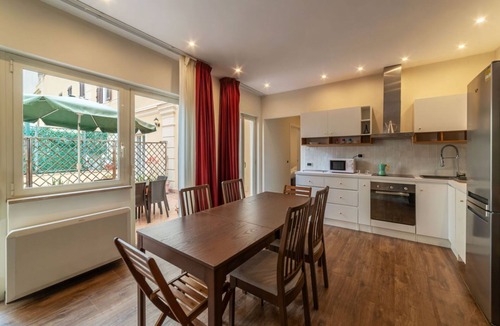 Sallustiano Apartment | GuestHost - Cozy and elegant 60 sqm apartment, perfect for 6 people, located on the first floor (NO lift) of a renovated period building in the heart of the historic center of Rome (NO traffic-limited area). The property is located just a few minutes fro
