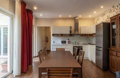 Sallustiano Apartment | GuestHost - Cozy and elegant 60 sqm apartment, perfect for 6 people, located on the first floor (NO lift) of a renovated period building in the heart of the historic center of Rome (NO traffic-limited area). The property is located just a few minutes fro