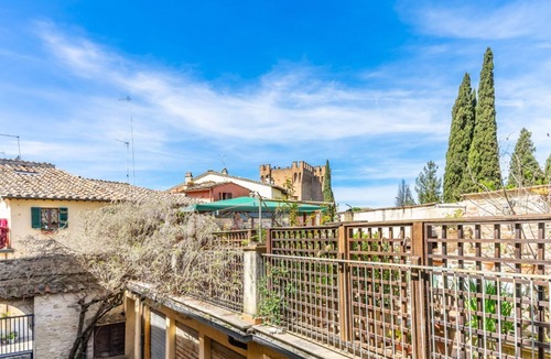 Old Town Apartment | GuestHost - Cozy apartment on two levels of approximately 67 sqm, perfect for 3 people, located on the first floor of a 1200s building WITHOUT a lift (12 steps to access it). The property is located a short distance from the historic center of Perugia,in
