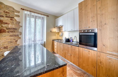 Assisi Apartment | GuestHost - Cozy apartment of 72 sqm, sleeping 6 people, on the 1st floor of a period building (NO lift and STAIRS to access) with access to the roof terrace offering a panoramic view over the city.We are located in the heart of Assisi (ZTL - Restricted