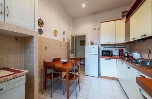 Flaminio Apartment | GuestHost - Cozy apartment of about 100 sqm, able to accommodate up to 4 people, located on the fourth floor of a building with a lift (NOT suitable for disabled people).The property is located in the Flaminio district, close to the Lungotevere, in a wel