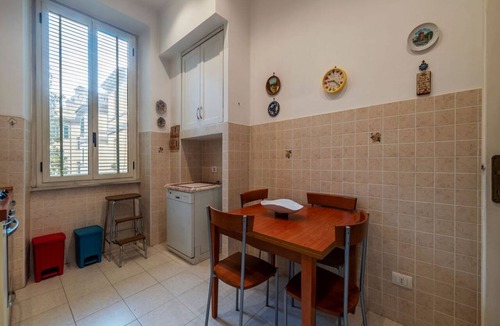 Flaminio Apartment | GuestHost - Cozy apartment of about 100 sqm, able to accommodate up to 4 people, located on the fourth floor of a building with a lift (NOT suitable for disabled people).The property is located in the Flaminio district, close to the Lungotevere, in a wel