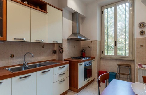 Flaminio Apartment | GuestHost - Cozy apartment of about 100 sqm, able to accommodate up to 4 people, located on the fourth floor of a building with a lift (NOT suitable for disabled people).The property is located in the Flaminio district, close to the Lungotevere, in a wel