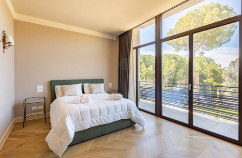 Perugia Apartment | GuestHost - Elegant apartment for two people, arranged on two levels and equipped with all comforts including a balcony and shower with chromotherapy. The apartment is located in a modern condominium complex with a shared swimming pool, which enjoys a pl