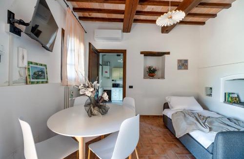 San Martino in Campo Apartment | GuestHost - Il Casale dei Gelsi - 7 Apartments with Pool & Garden