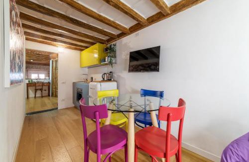 Navona Apartment | GuestHost - Largo di Torre Argentina Cozy Studio