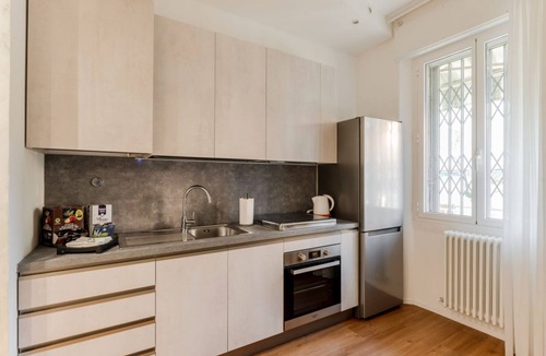 Padova Apartment | GuestHost - Modern 25 sqm room just 6 minutes walk from Sant'Antonio Hospital, able to accommodate up to 3 people. The accommodation is located on the ground floor (raised) of a building without a lift (NOT suitable for disabled people). Please note that