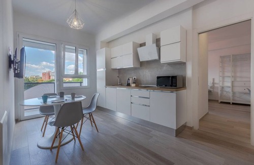 Bolognina Apartment | GuestHost - Modern apartment located on the second floor of a building, equipped with a lift (to access it you have to climb 6 steps)45 sqm apartment, with bedroom and bathroom. The whole house is equipped with an internet connection.Essential services s