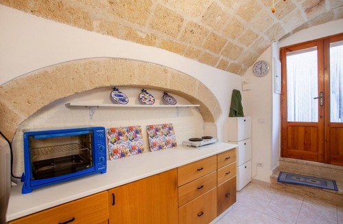 Centro Storico Apartment | GuestHost - NEW! Apt in the heart of Monopoli! 200m from sea!