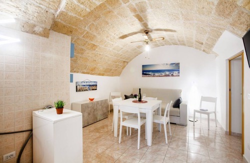 Centro Storico Apartment | GuestHost - NEW! Apt in the heart of Monopoli! 200m from sea!