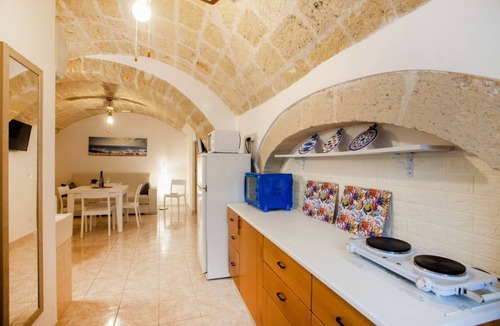 Centro Storico Apartment | GuestHost - NEW! Apt in the heart of Monopoli! 200m from sea!