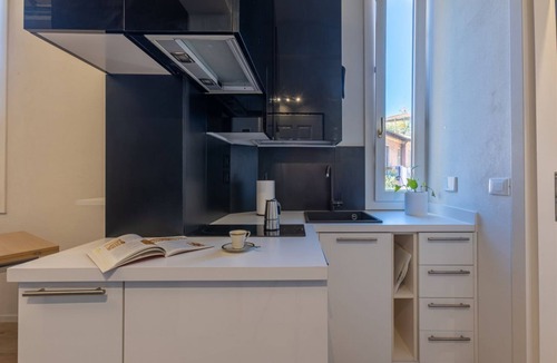 Santo Stefano Apartment | GuestHost - Nice studio apartment perfect for two people, located in a period building without a lift. The apartment is located in a convenient position for any type of stay. Near Giardini Margherita and the Sant'Orsola-Malpighi Hospital, it is also idea