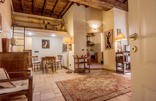 Rione VII Regola Apartment | GuestHost - Palazzo Farnese Historical Home