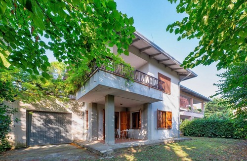 Perugia Apartment | GuestHost - Spacious and comfortable apartment of approximately 200 sqm, accommodating up to four people, located on the lower ground floor of a villa (accessible by steps).The property is located in a residential area surrounded by greenery, about a 15-
