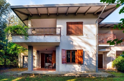 Perugia Apartment | GuestHost - Spacious and comfortable apartment of approximately 200 sqm, accommodating up to four people, located on the lower ground floor of a villa (accessible by steps).The property is located in a residential area surrounded by greenery, about a 15-