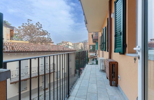 Saragozza-Porto Apartment | GuestHost - The apartment is located in a historic building in Porta Saragozza, a prestigious area of ​Bologna, at the foot of the hills and at the beginning of the monumental portico of San Luca, the longest in the world, which reaches the Basilica