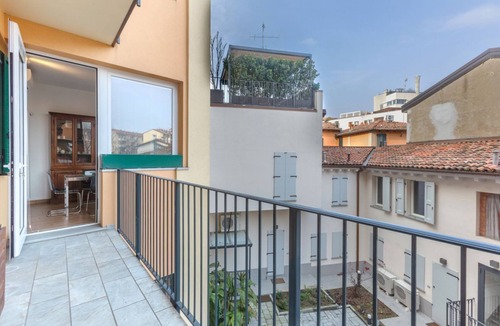 Saragozza-Porto Apartment | GuestHost - The apartment is located in a historic building in Porta Saragozza, a prestigious area of ​Bologna, at the foot of the hills and at the beginning of the monumental portico of San Luca, the longest in the world, which reaches the Basilica