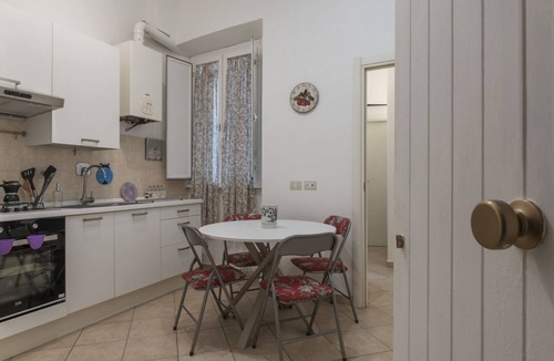 Salario Apartment | GuestHost - This spacious 55sqm apartment with four bedrooms is able to accommodate up to 8 people. Located on the first floor (with elevator not suitable for disabled) of a restored period building, the apartment overlooks the private park of Villa Alba