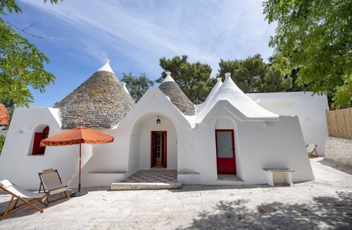 Selva di Fasano Apartment | GuestHost - Trulli Itria: Quercia Room